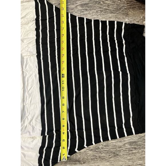 Express Women’s Size Medium Black White Striped Poncho Sleeve Oversized Top - Picture 7 of 8